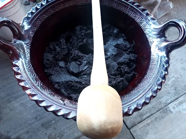 Preparação Prato Mexicano Mole Rojo Feito Com Pimentas Especiarias Chocolate — Fotografia de Stock