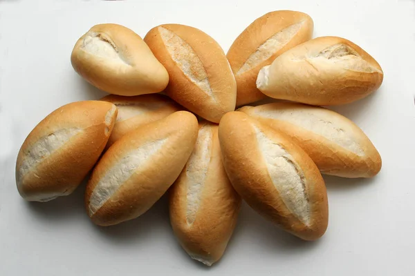 美味的 新鲜的 蓬松的 新鲜做的墨西哥面包 法国面包 白面包 用面粉烤的面包 随时可以吃 — 图库照片