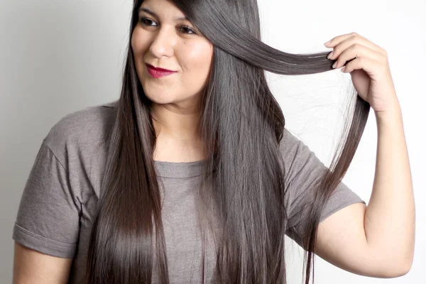 Surpoids Latine Jeune Femme Adulte Montre Quel Point Ses Cheveux — Photo