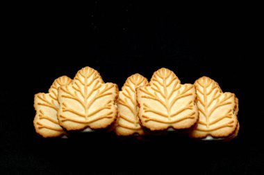 Kanada 'nın geleneksel tatlısı olan Kanada ağaçlarından yapılan ballı ya da akçaağaç şurubuyla doldurulmuş vanilyalı kurabiyeler.