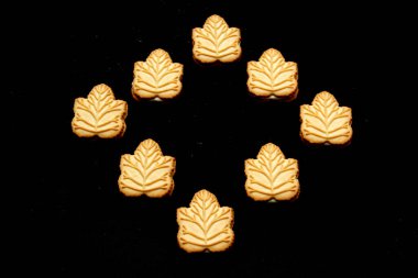 Kanada 'nın geleneksel tatlısı olan Kanada ağaçlarından yapılan ballı ya da akçaağaç şurubuyla doldurulmuş vanilyalı kurabiyeler.