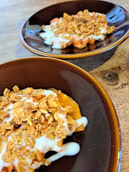 Papaya Fruit Bord Met Natuurlijke Yoghurt Granola Voor Een Gezond — Stockfoto