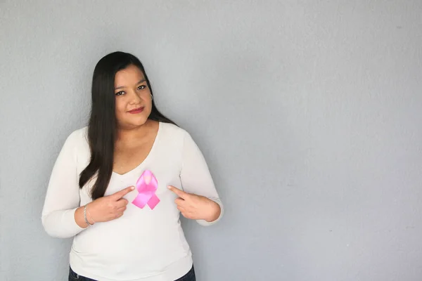 Latin Woman Pink Ribbon Hands Plain Gray Background Campaign Breast — Stock Photo, Image