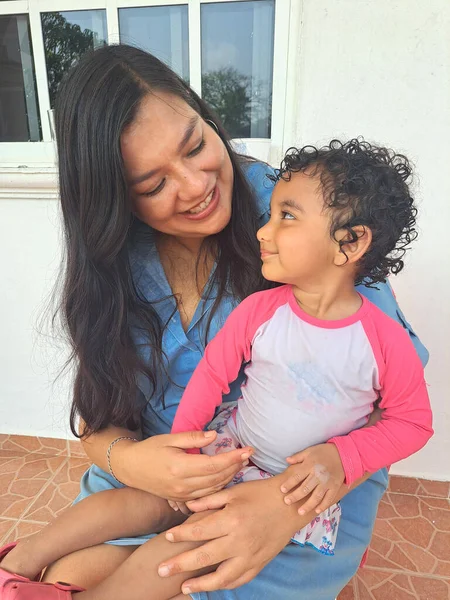 Latina Mom Daughter Show Love Living Autism Spectrum Disorder Developmental — 스톡 사진