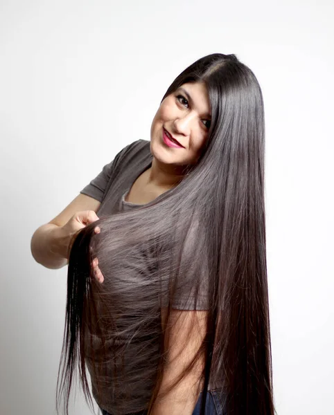 Surpoids Latine Jeune Femme Adulte Montre Quel Point Ses Cheveux — Photo