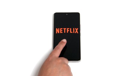 Netflix 2022 'nin ilk çeyreğinde 200.000 kullanıcı kaybetti. Dizileri ve filmleri izleyebilirsin.
