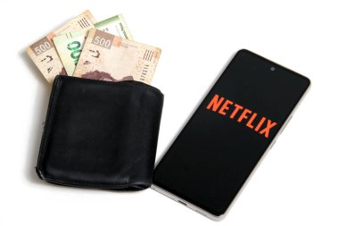 Netflix 2022 'nin ilk çeyreğinde 200.000 kullanıcı kaybetti. Dizileri ve filmleri izleyebilirsin.