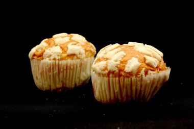 Taze, lezzetli ve pofuduk Meksika ekmeği Manteconchas kek türü vanilya ve çikolata aromalı Meksika kültürünün geleneksel kahvesi eşliğinde.