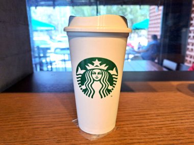 Meksika Eyaleti, Meksika - 15 Mayıs 2022: Seattle 'da doğan ve Alsea' ye ait olan Starbucks kahve zinciri menüde frappuccino kelimesinin kahve, kakao, çay, espresso ile birlikte kullanılmasını yasakladı.