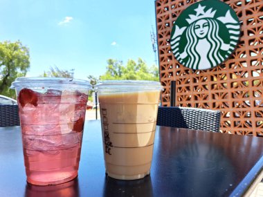 Meksika Eyaleti, Meksika - 15 Mayıs 2022: Seattle 'da doğan ve Alsea' ye ait olan Starbucks kahve zinciri menüde frappuccino kelimesinin kahve, kakao, çay, espresso ile birlikte kullanılmasını yasakladı.