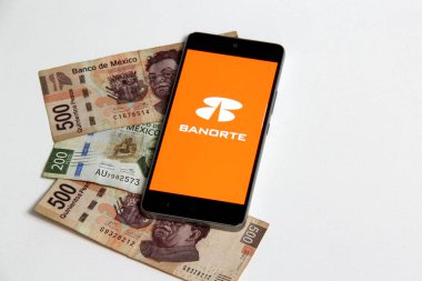 Mexico City, Mexico - 7 Mayıs 2022 Meksika finans kurumu Banorte, Meksika 'da Citibanamex' in satın alınması için görüşmeler yapıyor. Cep telefonunda kullanılabilecek uygulamayı gösterir