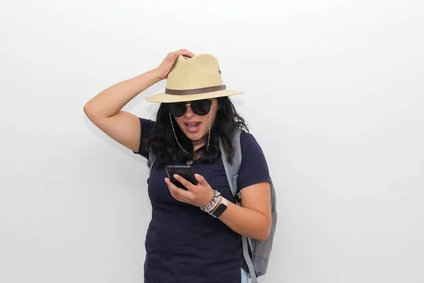 Young Latin Woman Backpack Sunglasses Hat Walks Street Tourist Cell — Zdjęcie stockowe