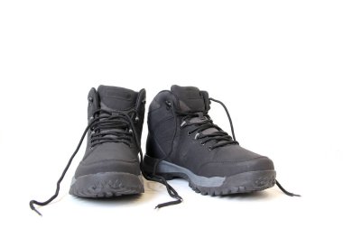 Dağ yürüyüşü yapmak isteyen erkek ya da kadınlar için yürüyüş ayakkabıları. Tatilde ya da hafta sonunda macera için istikrar ve hareket özgürlüğü sağlayan sıkı bir kayma önleyici tabanla.