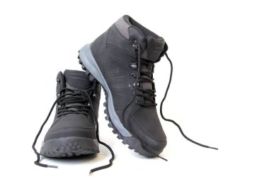 Dağ yürüyüşü yapmak isteyen erkek ya da kadınlar için yürüyüş ayakkabıları. Tatilde ya da hafta sonunda macera için istikrar ve hareket özgürlüğü sağlayan sıkı bir kayma önleyici tabanla.