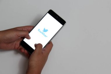 Mexico City, Mexico - 7 Mayıs 2022: Meksika şaşırdı çünkü Twitter uygulamasının satın alındığını duyuran Elon Musk, henüz bilgi alamadığı için tamamlamamakla tehdit etti. 