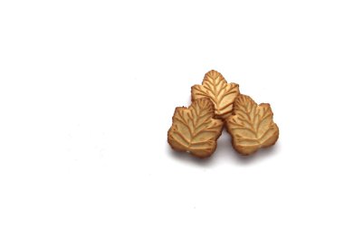 Kanada 'nın geleneksel tatlı ve beyaz arka planında bulunan ballı ya da akçaağaç şurubuyla doldurulmuş vanilyalı kurabiyeler.