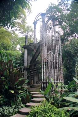 Xilitla, Meksika - 26 Ekim 2016: Edward James Heykel Bahçesi, Las Pozas San Luis Potosi eyaletindeki büyülü Meksika kasabasında gerçeküstü yapılarla