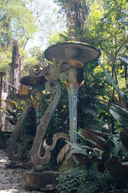 Xilitla, Meksika - 26 Ekim 2016: Edward James Heykel Bahçesi, Las Pozas San Luis Potosi eyaletindeki büyülü Meksika kasabasında gerçeküstü yapılarla