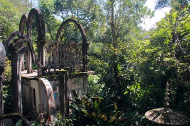 Xilitla, Meksika - 26 Ekim 2016: Edward James Heykel Bahçesi, Las Pozas San Luis Potosi eyaletindeki büyülü Meksika kasabasında gerçeküstü yapılarla