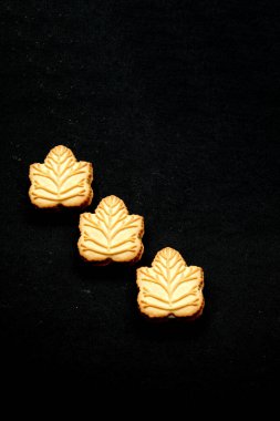 Kanada 'nın geleneksel tatlısı olan Kanada ağaçlarından yapılan ballı ya da akçaağaç şurubuyla doldurulmuş vanilyalı kurabiyeler.