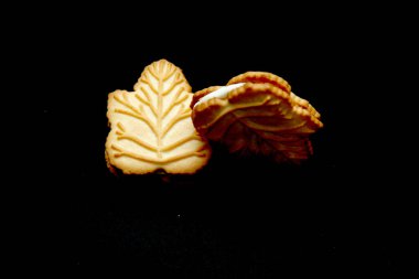 Kanada 'nın geleneksel tatlısı olan Kanada ağaçlarından yapılan ballı ya da akçaağaç şurubuyla doldurulmuş vanilyalı kurabiyeler.