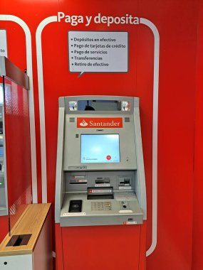 Mexico City, Mexico - 28 Haziran 2022: Santander bankası Meksika 'da başarısızlıklar sundu: ATM' lerde, uygulamalarda ve terminaldeki kartlarla yapılan ödemelerde sorunlar bildirildi