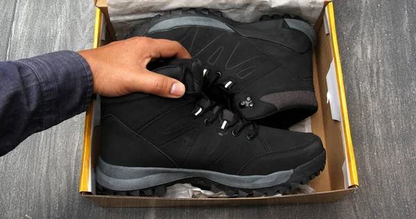 Brand New Black Hiking Boots Online Shopping Box Just Received — 스톡 사진