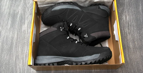 Brand New Black Hiking Boots Online Shopping Box Just Received — 图库照片