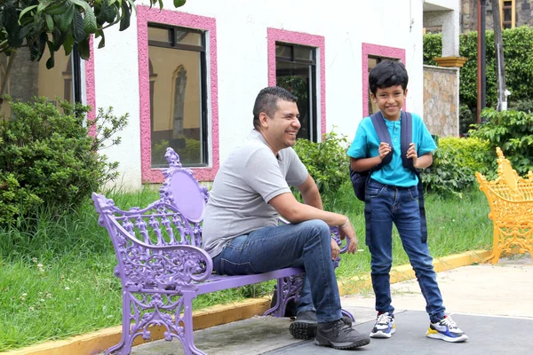 Latino Brown Dad Son Prepare Back School Backpack Sitting Park — Φωτογραφία Αρχείου
