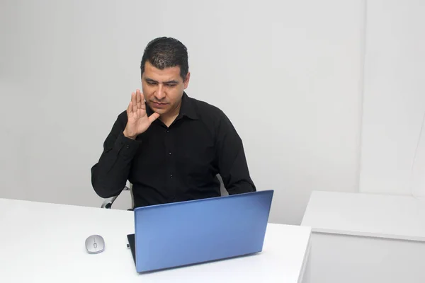 Latino Adult Man Speaks Mexican Sign Language Deaf Person Laptop — 스톡 사진