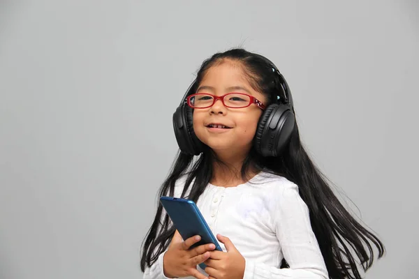 Year Old Brunette Latin Girl Glasses Listens Music Her Headphones — Fotografia de Stock