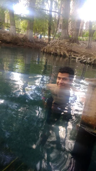 Latino Adult Man Swims Crystal Clear Spring Water Media Luna — Stockfoto