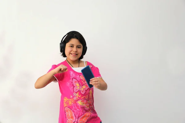 Year Old Hispanic Girl Listens Music Her Headphones Connected Her — Stock Fotó
