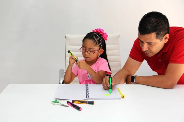 Latino Dad Daughter Teacher Student Draw Notebook Colors Back School — Foto de Stock