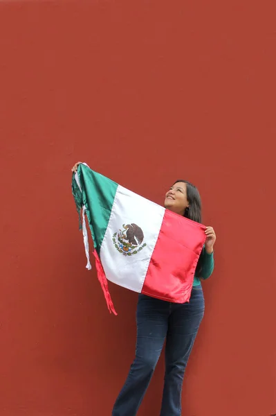 Latin Adult Woman Shows Flag Mexico Proud Her Culture Tradition — Stock Photo, Image