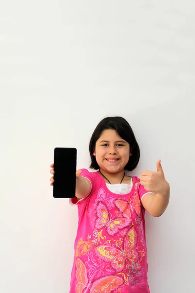 Chica Hispana Años Usa Teléfono Celular Para Hacer Videollamadas Jugar — Foto de Stock