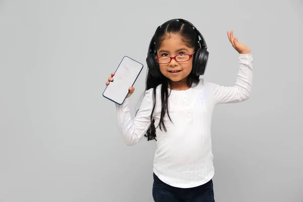 Year Old Brunette Latin Girl Glasses Listens Music Her Headphones — Fotografia de Stock
