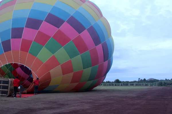 Process Inflation Preparation Hot Air Balloon Sunrise Flight Cloudy Sky — Stock Photo, Image