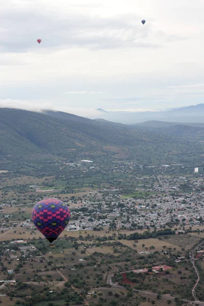 Non Urban Landscape Vegetation Hot Air Balloon Flying Teotihuacan Mexico — Stock Photo, Image