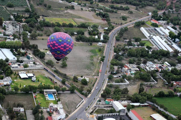 Paysage Non Urbain Avec Végétation Montgolfière Volant Teotihuacan Mexique — Photo