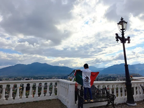 Menino Latino Mexicano Anos Mostra Bandeira México Orgulhoso Sua Cultura — Fotografia de Stock