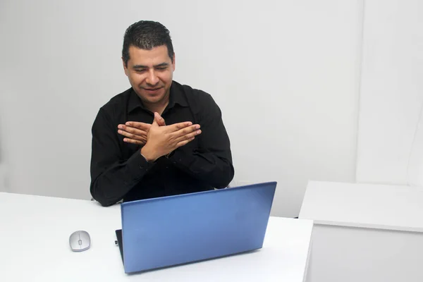 Latino Adult Man Speaks Mexican Sign Language Deaf Person Laptop — стоковое фото