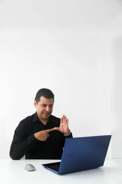 Latino Adult Man Speaks Mexican Sign Language Deaf Person Laptop — Foto de Stock