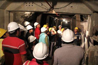Tlalpujahua Michoacan, Meksika - 12 Ekim 2014: Madencilik Teknoloji Müzesi, Dos Estrellas Madeni, altın ve gümüş üreticisi, obruk, bakım atölyeleri, ormandaki bahçeler