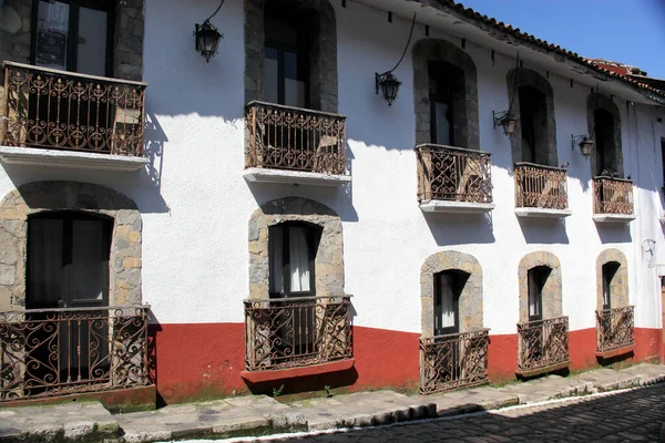 Vue Sur Les Rues Les Façades Traditionnelles Maisons Avec Porte — Photo