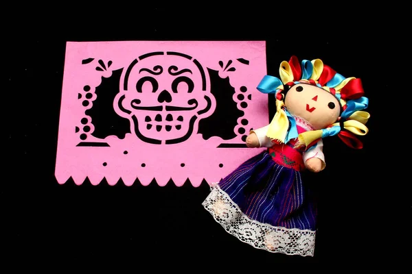 Traditioneel Gekleurde Papel Picado Naast Een Mexicaanse Handgemaakte Pop Als — Stockfoto