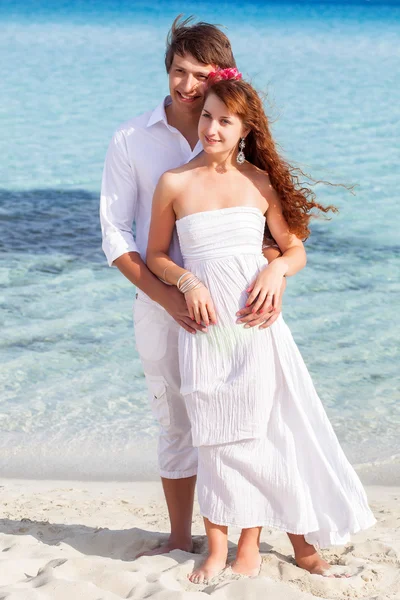 Pareja en la playa — Foto de Stock