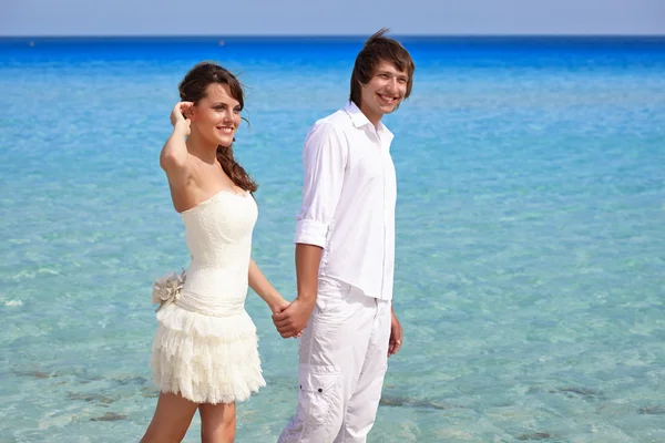 Pareja en la playa — Foto de Stock