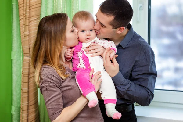 Bebé, padre y madre — Foto de Stock