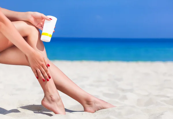 Sun protection for the legs — Stock Photo, Image